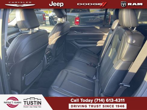 Used 2023 Jeep Grand Cherokee L Limited AWD/4WD image 18