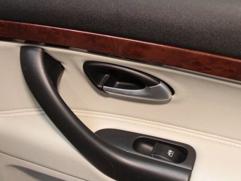 Used 2008 Saab 9-3 2.0T w/ Moonroof Package image 12