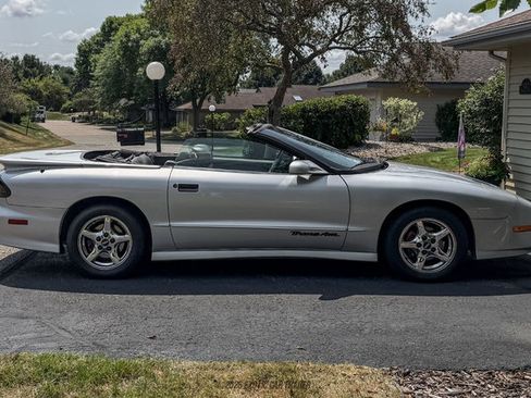 Used 1997 Pontiac Firebird Trans Am RWD image 9