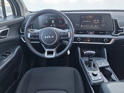 Used 2025 Kia Sportage LX image 8