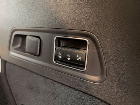 Certified 2025 Mercedes-Benz GLS 450 4MATIC image 33