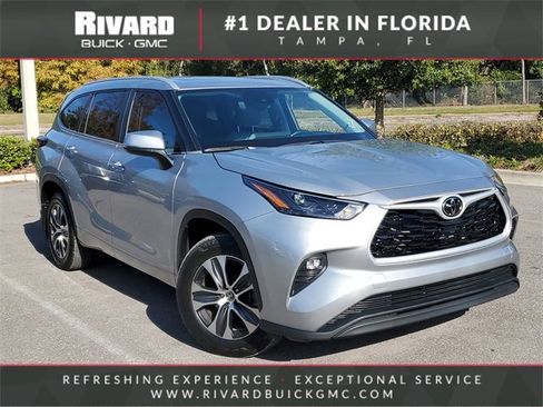 Used 2023 Toyota Highlander XLE image 1