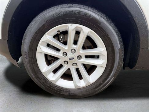 Used 2015 Ford Explorer XLT w/ Equipment Group 202B AWD/4WD image 16