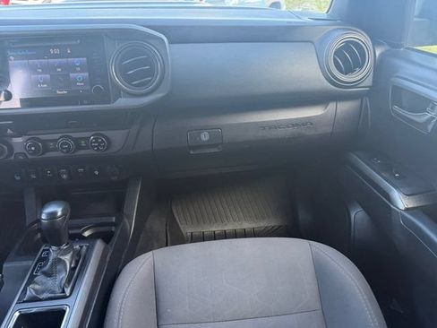Used 2018 Toyota Tacoma TRD Sport w/ Technology Package AWD/4WD image 17