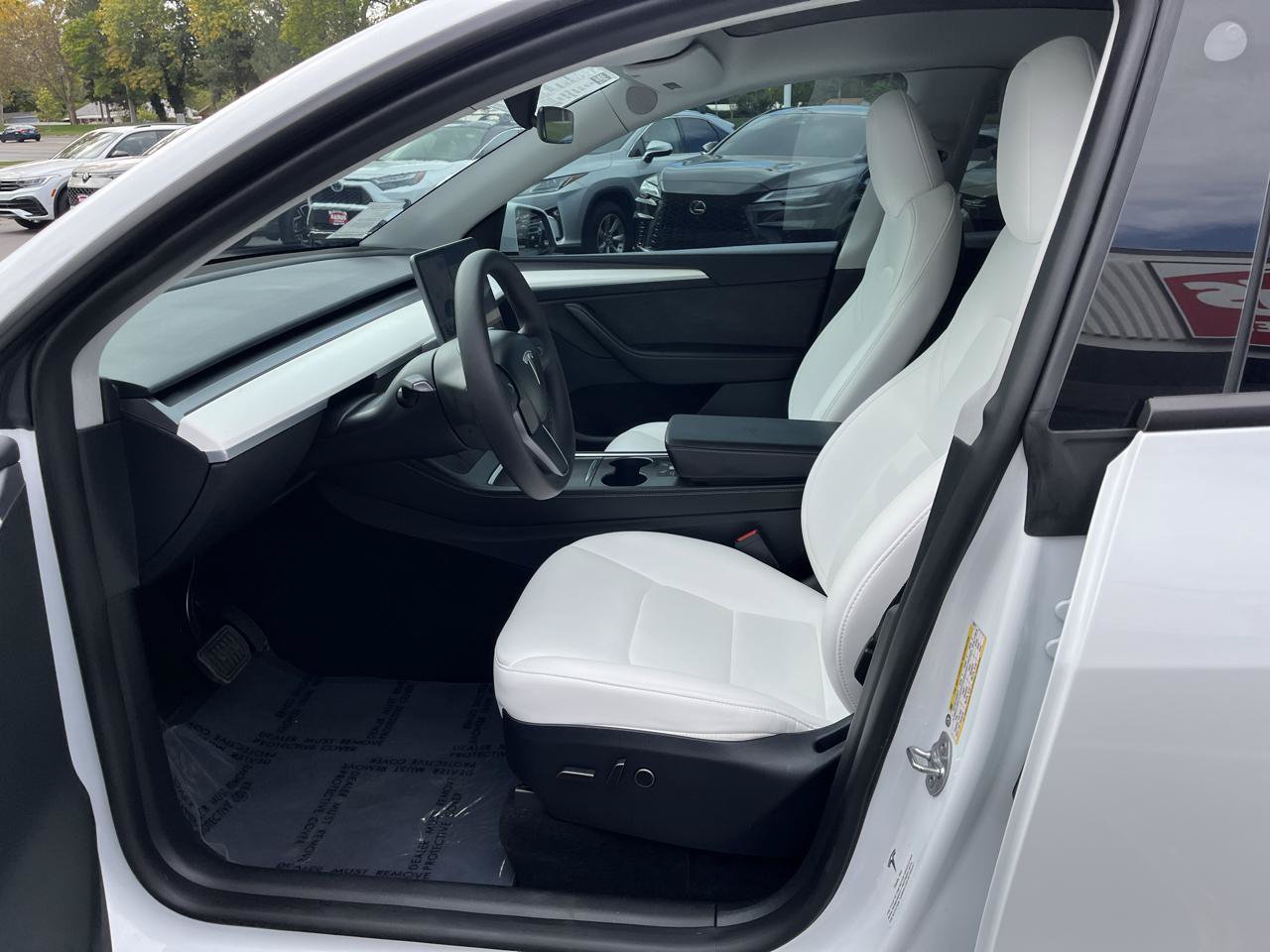 Used 2024 Tesla Model Y Long Range AWD/4WD image 5