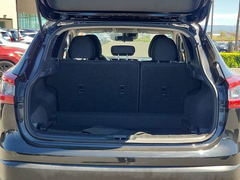 Used 2020 Nissan Rogue Sport S image 8