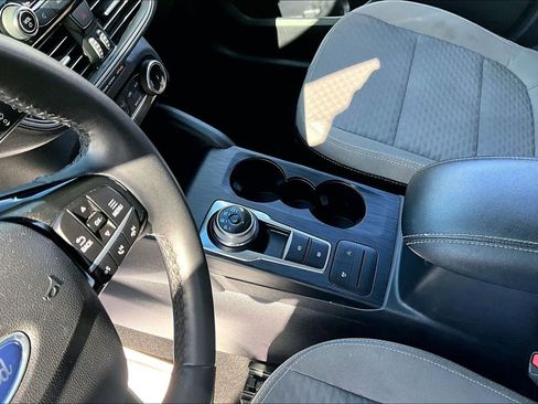 Used 2022 Ford Escape SE w/ Cold Weather Package image 16
