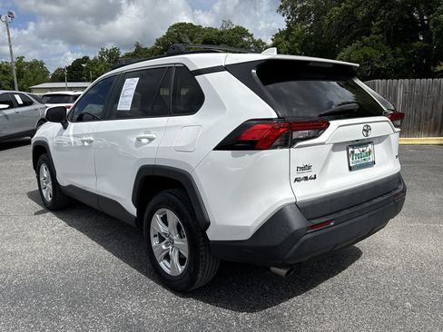 Used 2021 Toyota RAV4 XLE FWD image 3