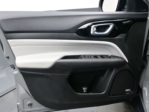 Used 2022 Jeep Compass Limited w/ Sun and Sound Group image 9