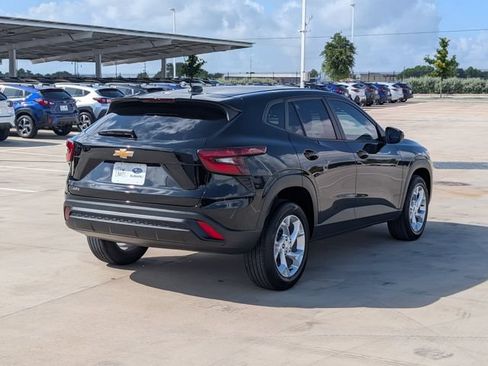 Used 2024 Chevrolet Trax LS w/ LS Convenience Package FWD image 5