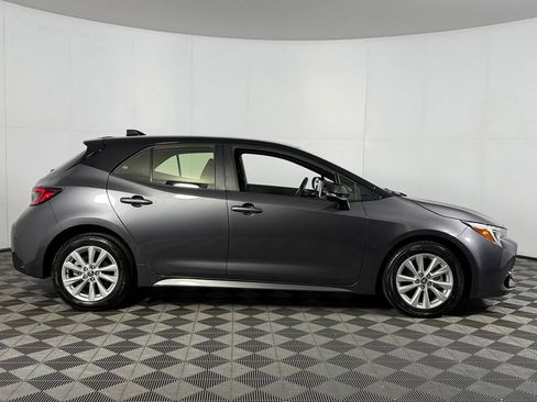 Used 2025 Toyota Corolla SE w/ SE Package FWD image 6