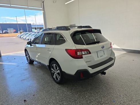 Used 2018 Subaru Outback 2.5i Limited image 3
