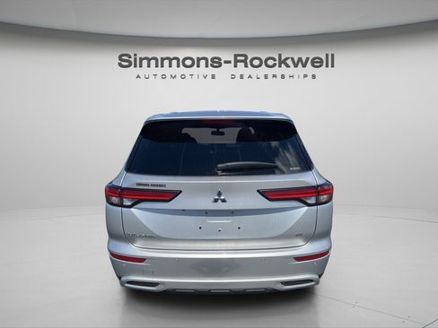 Used 2023 Mitsubishi Outlander SE AWD/4WD image 4