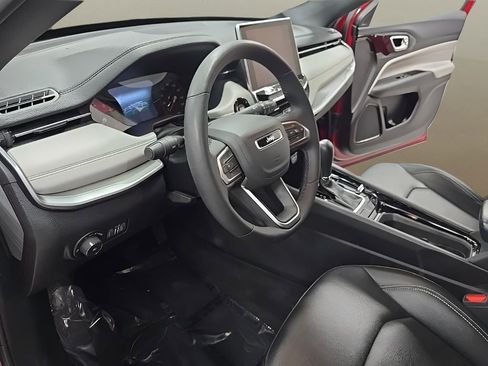 Used 2025 Jeep Compass Limited image 12