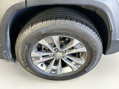 Used 2025 Chevrolet Equinox LT AWD/4WD image 11