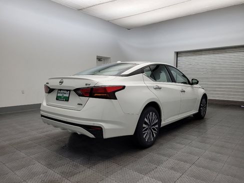 Used 2024 Nissan Altima 2.5 SV image 9