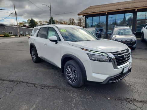 New 2025 Nissan Pathfinder SV image 1