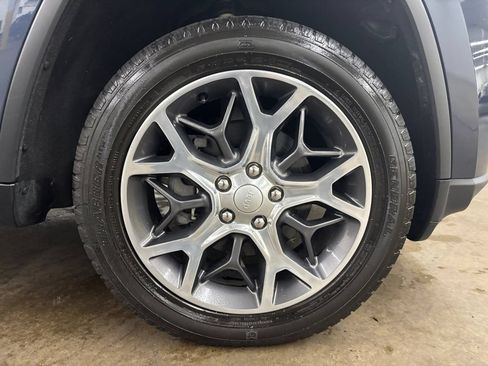 Used 2019 Jeep Grand Cherokee Limited AWD/4WD image 34