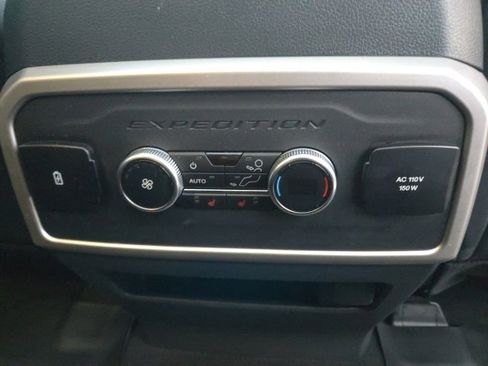 Used 2023 Ford Expedition Limited image 16