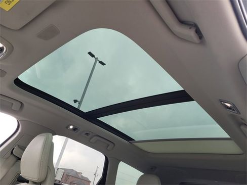 Used 2017 Volvo V90 T6 Cross Country image 18