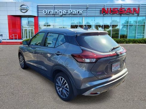 Used 2023 Nissan Kicks SV FWD image 3