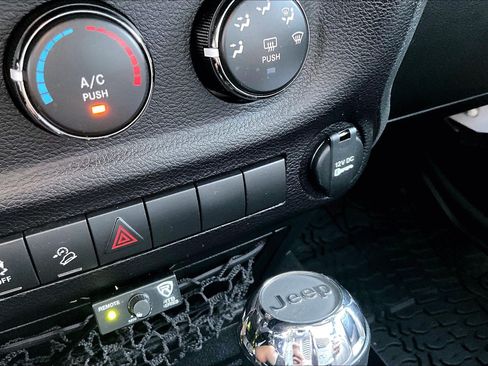 Used 2018 Jeep Wrangler Unlimited Sport AWD/4WD image 32