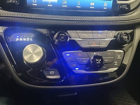 New 2025 Chrysler Pacifica Select image 20