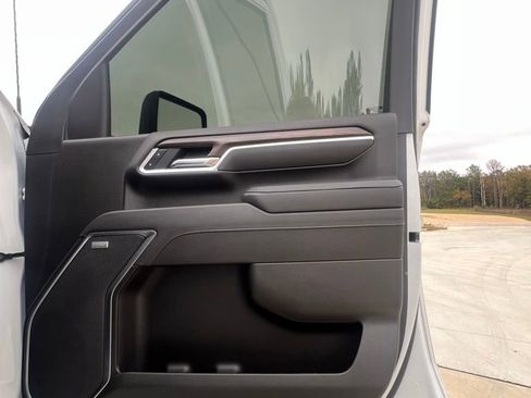 Used 2025 GMC Sierra 2500 SLT w/ SLT Convenience Package image 17