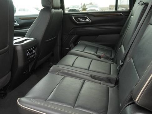 Used 2024 Chevrolet Suburban Premier AWD/4WD image 13