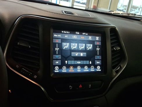 Used 2022 Jeep Cherokee Latitude Lux w/ Sun & Sound Group image 17