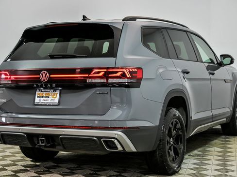 Used 2025 Volkswagen Atlas Peak Edition SE image 8