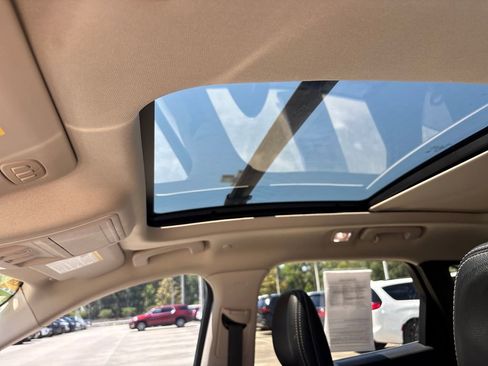 Used 2020 Ford Escape Titanium FWD image 9