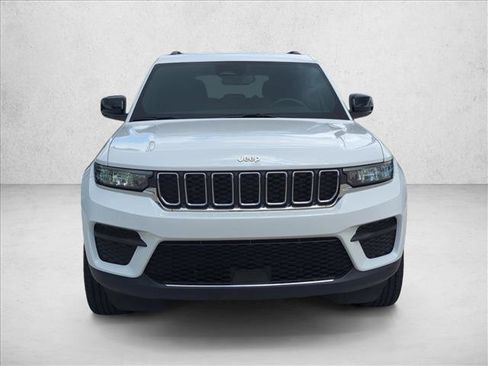 Used 2024 Jeep Grand Cherokee Laredo AWD/4WD image 2