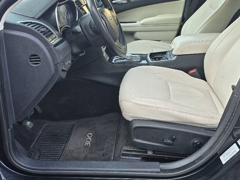 Used 2015 Chrysler 300 Limited RWD image 11