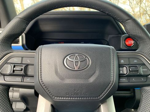 Used 2025 Toyota Tacoma TRD Off-Road image 27