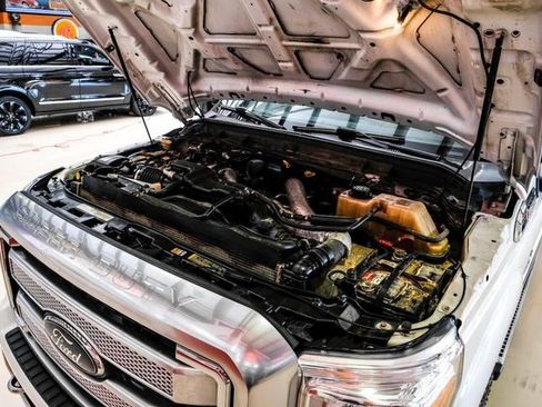 Used 2013 Ford F250 Platinum w/ FX4 Off Road Pkg image 38