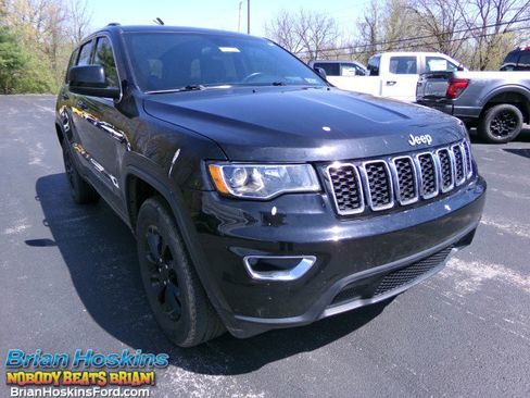 Used 2021 Jeep Grand Cherokee Laredo image 1