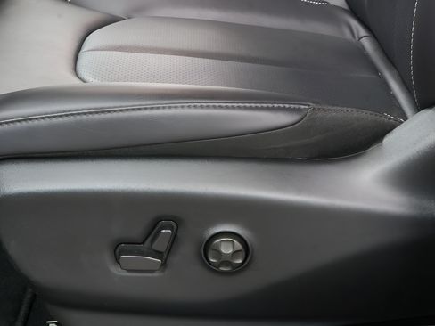 Used 2026 Chrysler Pacifica Select FWD image 18