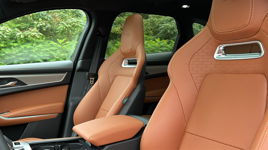 New 2026 Jaguar F-PACE R-Dynamic S AWD/4WD image 10