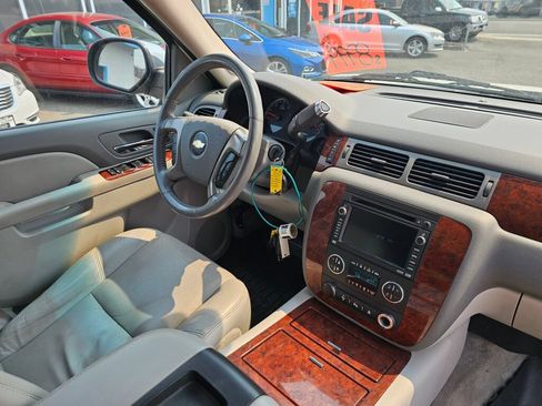 Used 2010 Chevrolet Tahoe LTZ AWD/4WD image 10