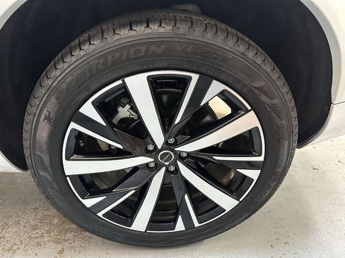 Used 2025 Volvo XC90 B6 Core w/ Protection Package AWD/4WD image 27