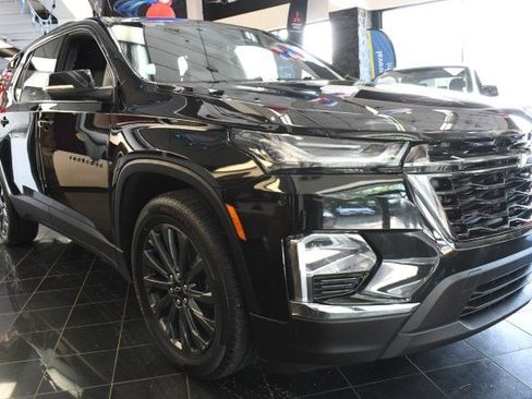 Used 2023 Chevrolet Traverse RS AWD/4WD image 3