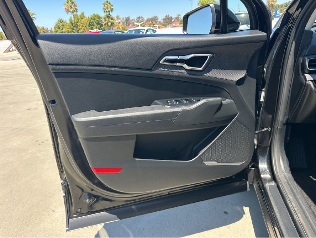 Used 2025 Kia Sportage LX FWD image 33