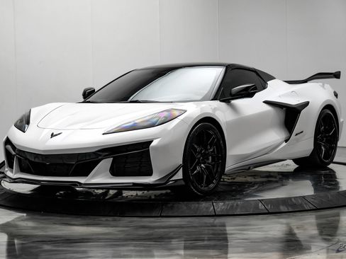 Used 2025 Chevrolet Corvette Z06 w/ Z07 Performance Package RWD image 5
