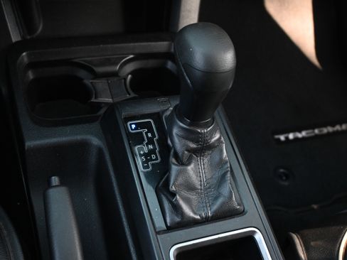 Used 2021 Toyota Tacoma SR w/ SR Convenience Package RWD image 16