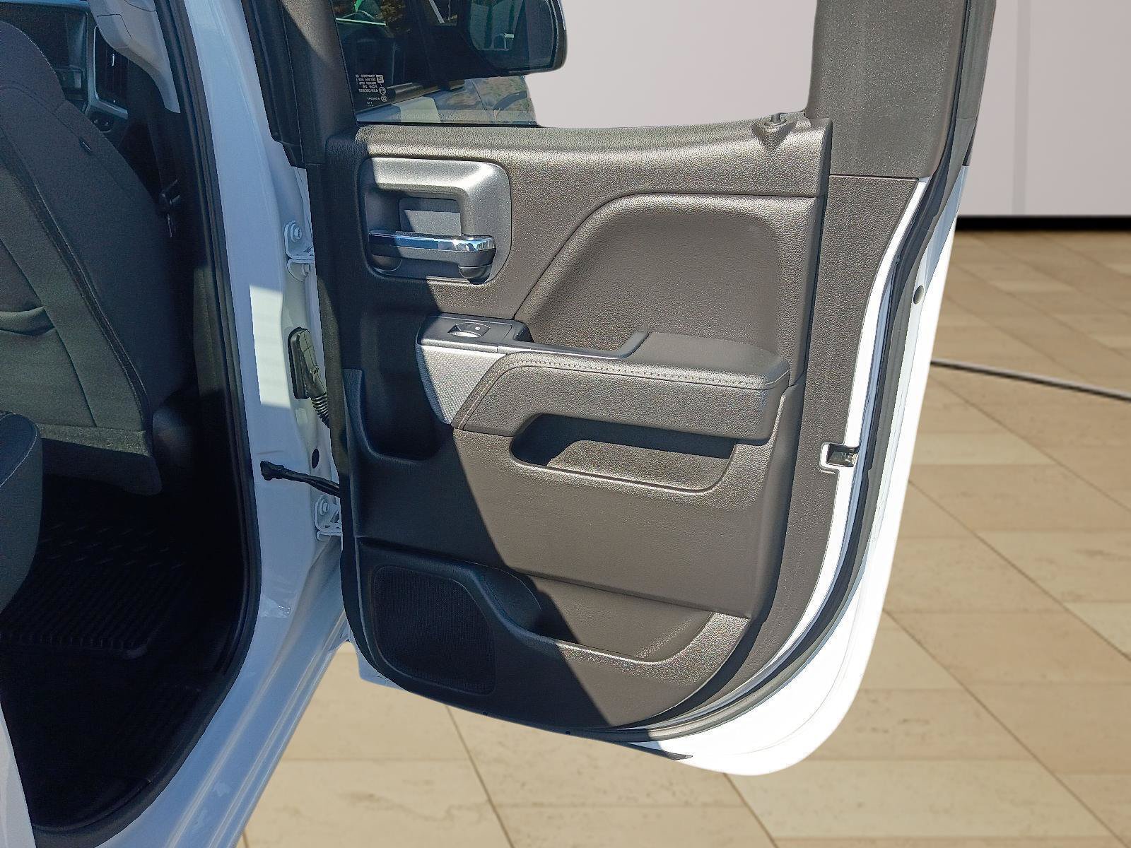 Used 2018 Chevrolet Silverado 1500 LT w/ All Star Edition AWD/4WD image 30