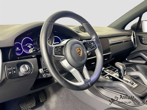 Used 2023 Porsche Cayenne Platinum Edition AWD/4WD image 9