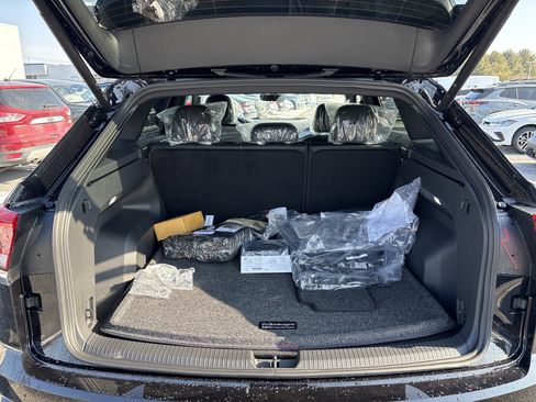 New 2026 Volkswagen Atlas Cross Sport SE image 14