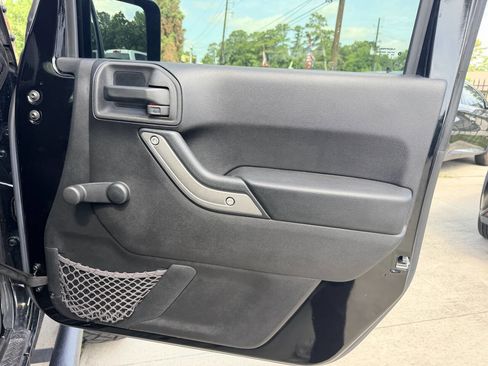 Used 2015 Jeep Wrangler Unlimited Sport w/ Connectivity Group AWD/4WD image 29