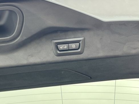 Used 2024 BMW X7 M60i w/ Executive Package image 29